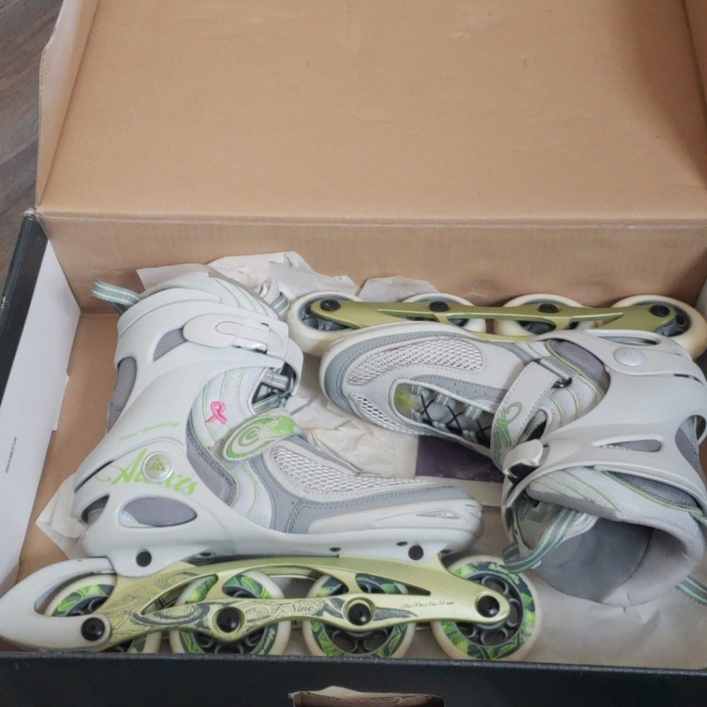 Women's inline skates